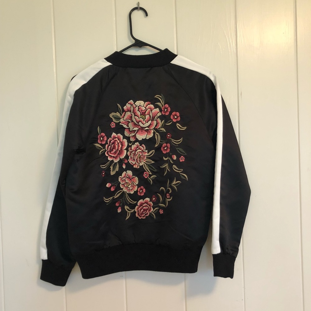 Flower embroidered jacket